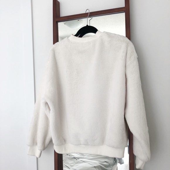 the fluffiest sweatshirt - Picture 2 of 3